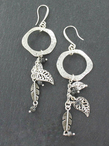 Beaten Ring With Leaf Charms Earrings In Silver Plate