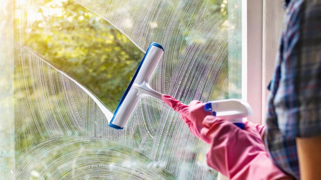 Goodbye, window cleaner: according to a professional, this is a foolproof way to make your windows shine.