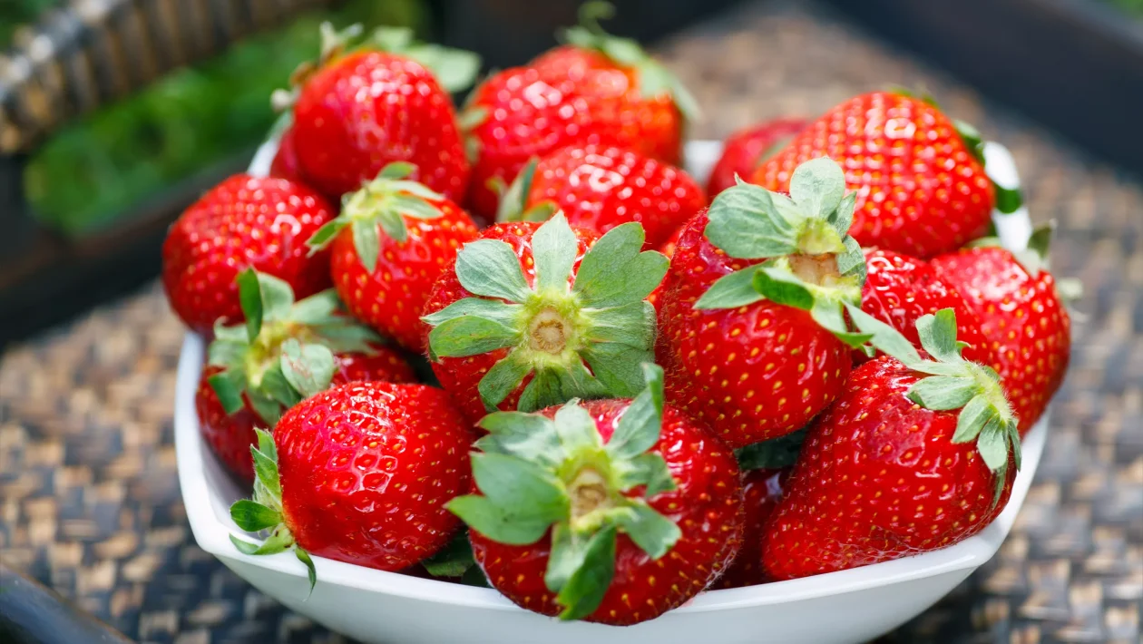 Experts say this simple gesture is the key to keeping strawberries mold-free.